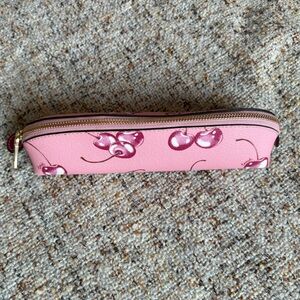 🩷🍒Coach pencil pouch in pink cherry print🍒🩷